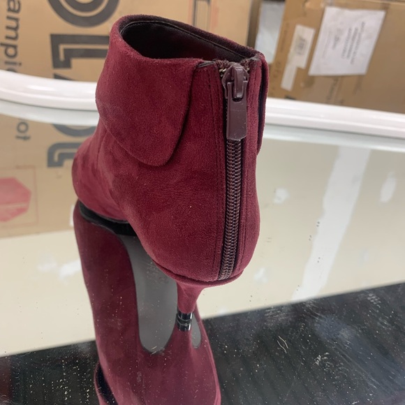 Women’s Pointed Toe Ankle Boot Stiletto Kitten Heel in Maroon Faux Suede - Picture 3 of 4